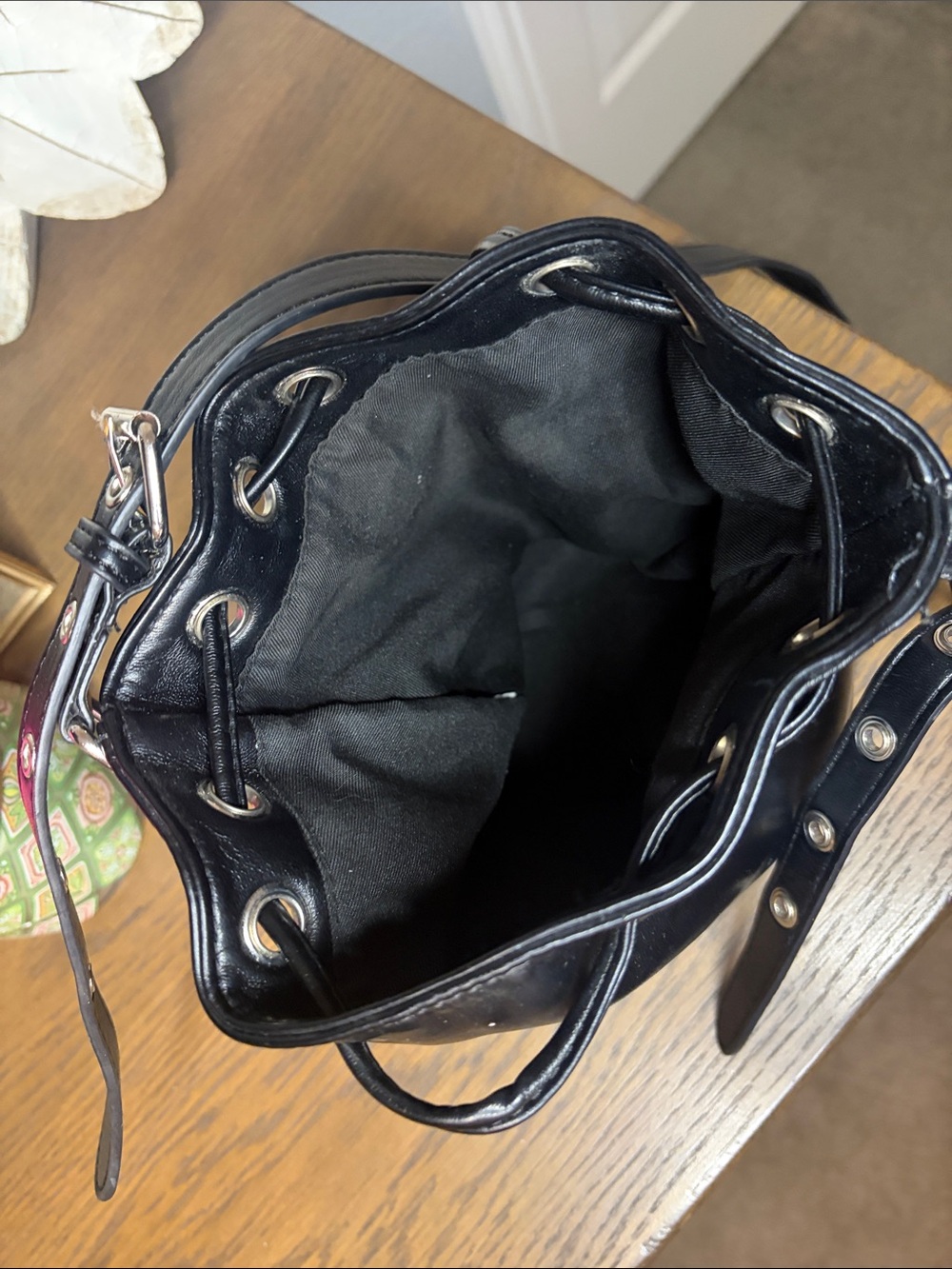 NWOT Forever 21 Black Drawstring Bucket Crossbody with Front Zip Pocket - Picture 3 of 7